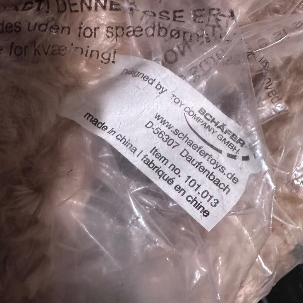 Emirates Airlines Collectible Teddy Bear In "I ❤️ Emirates" Shirt By Schäfer Toy - Picture 5 of 9